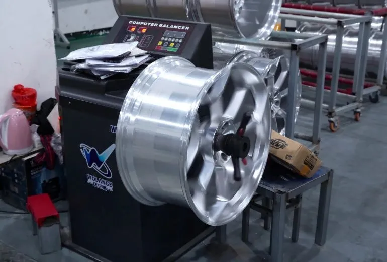 Wheel end diameter runout test