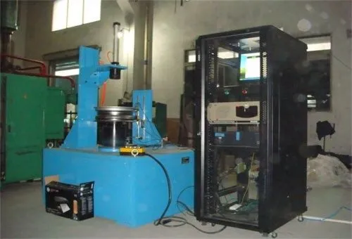 Wheel end diameter runout tester